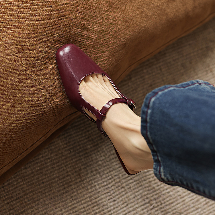 Women’s Closed Toe Slippers with Chunky Heel