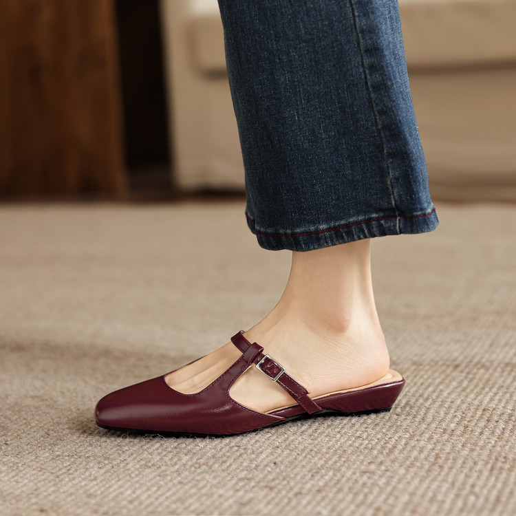 Women's Closed Toe Slippers with Chunky Heel - Image 2