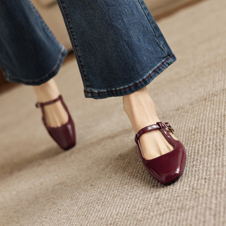 Women's Closed Toe Slippers with Chunky Heel - Image 4